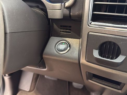 Used 2018 Ford Expedition Max XLT w/ Equipment Group 202A AWD/4WD image 23
