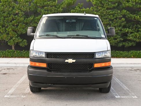 Used 2022 Chevrolet Express 3500 Extended w/ Driver Convenience Package RWD image 2