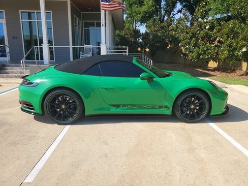 Used 2022 Porsche 911 Carrera RWD image 9