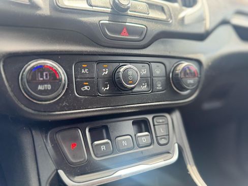 Used 2021 GMC Terrain SLE w/ Driver Convenience Package FWD image 45