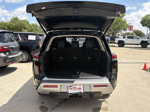 Used 2024 Nissan Pathfinder SL w/ SL Premium Package FWD image 7