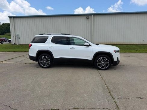 Used 2021 GMC Acadia SLT w/ Preferred Package FWD image 2