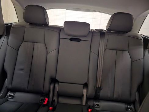 Certified 2025 Audi Q5 Premium w/ Convenience Package image 26