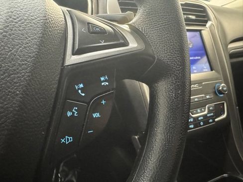 Used 2020 Ford Fusion SE image 15