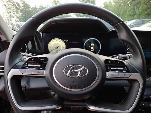 Certified 2023 Hyundai Elantra Limited FWD image 23