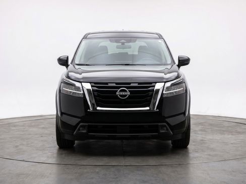 Used 2025 Nissan Pathfinder SV AWD/4WD image 2