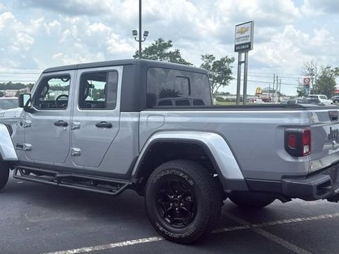 Used 2021 Jeep Gladiator Sport AWD/4WD image 5