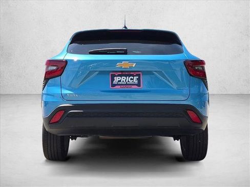 Used 2025 Chevrolet Trax LS w/ LS Convenience Package FWD image 13
