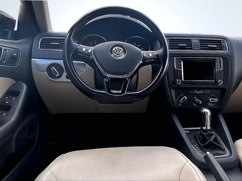 Used 2017 Volkswagen Jetta SE image 5