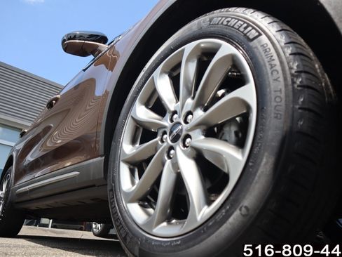 Used 2022 Lincoln Corsair AWD w/ Premium Package image 9
