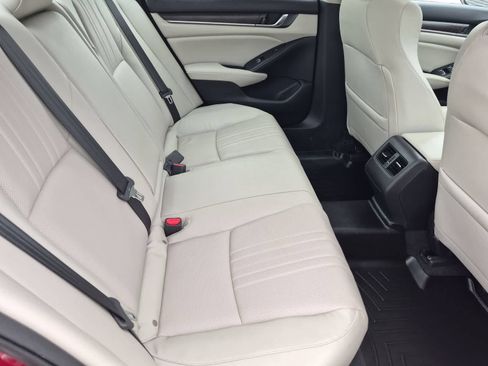 Used 2018 Honda Accord Touring image 21