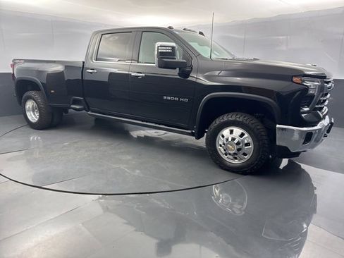 Used 2024 Chevrolet Silverado 3500 LTZ w/ LTZ Convenience Package image 11