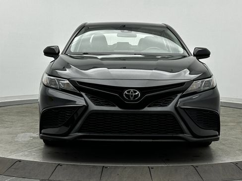 Used 2021 Toyota Camry SE image 2