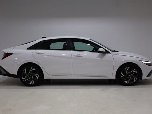 Used 2024 Hyundai Elantra Limited FWD image 8