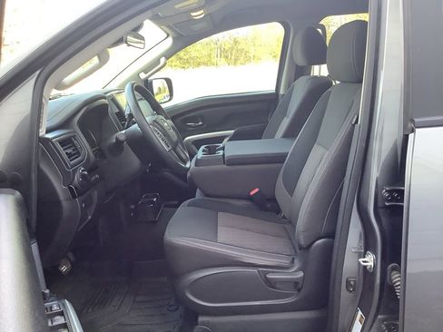 Used 2024 Nissan Titan SV image 28