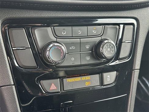 Used 2022 Buick Encore Preferred w/ Safety Package image 35