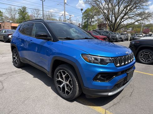 Used 2024 Jeep Compass Limited AWD/4WD image 2