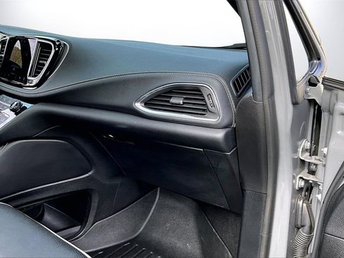 Used 2023 Chrysler Pacifica Limited w/ S Appearance Package image 20