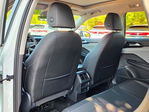 Used 2023 Volkswagen Taos SE w/ Panoramic Sunroof Package FWD image 46