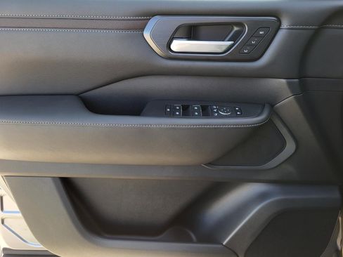 New 2026 Nissan Armada SL w/ Captain's Chari Seat Package image 19