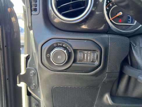 Used 2020 Jeep Wrangler Unlimited Sahara image 17