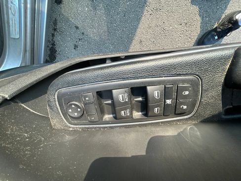 Used 2016 Chrysler 300 C RWD image 15