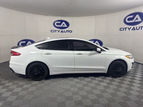 Used 2019 Ford Fusion SE w/ Equipment Group 151A FWD image 2