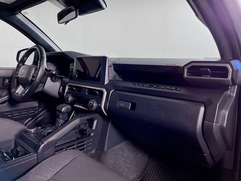 Certified 2025 Toyota Tacoma SR image 22