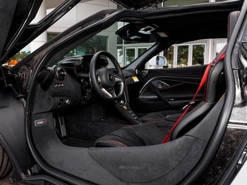 New 2026 McLaren 750S RWD image 31