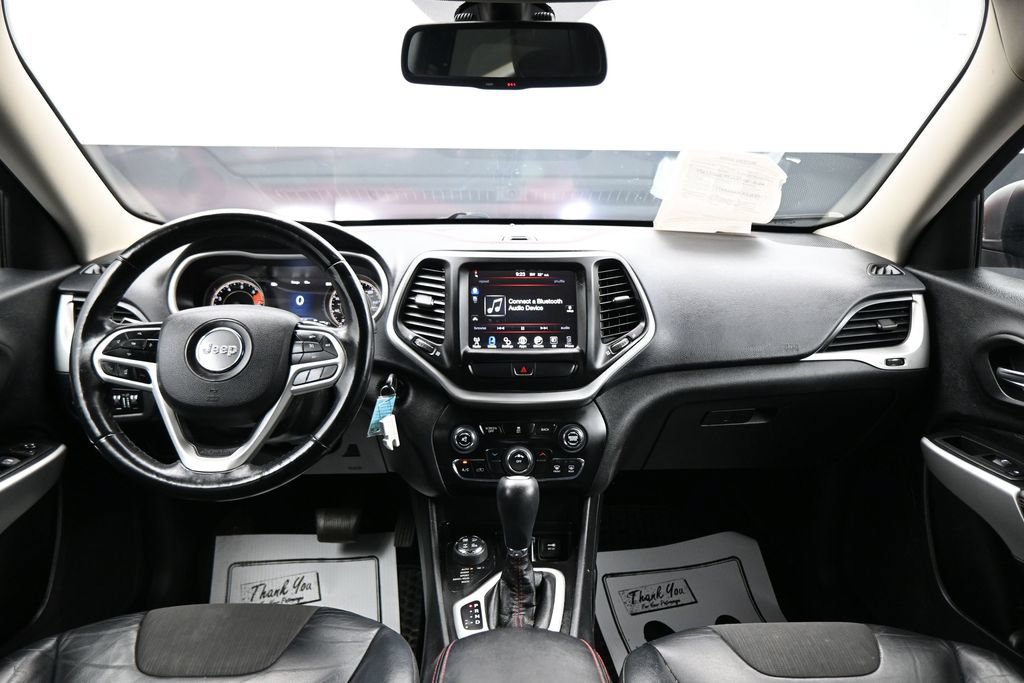 Used 2017 Jeep Cherokee Trailhawk AWD/4WD image 14