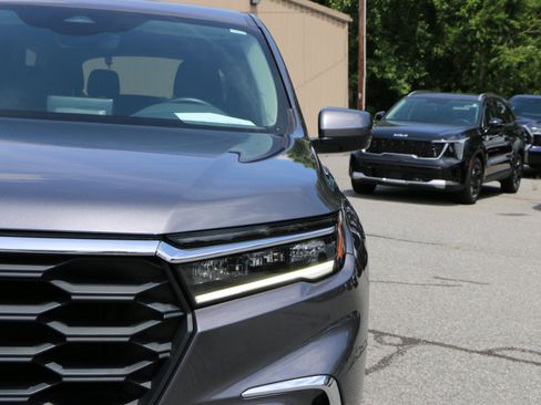 Used 2025 Honda Pilot EX-L image 13