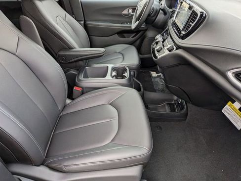 New 2026 Chrysler Pacifica Select FWD image 29