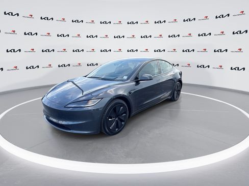 Used 2024 Tesla Model 3 Standard Range RWD image 4