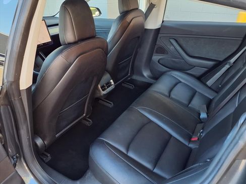 Used 2018 Tesla Model 3 Long Range image 17