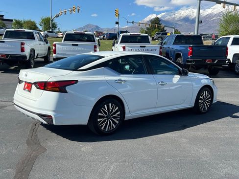 Used 2025 Nissan Altima 2.5 SV FWD image 8