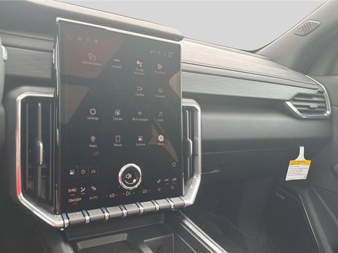 New 2026 GMC Acadia Elevation w/ Elevation Premium Package AWD/4WD image 12