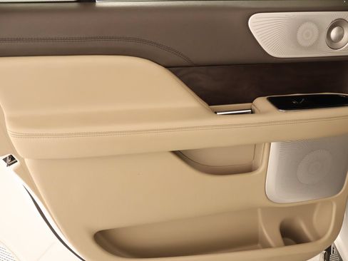 Used 2023 Lincoln Navigator L Reserve AWD/4WD image 19