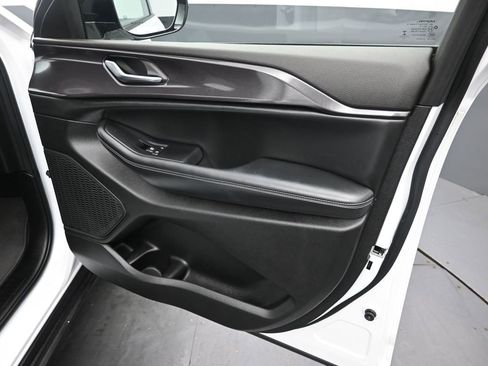 Used 2023 Jeep Grand Cherokee L Laredo image 17