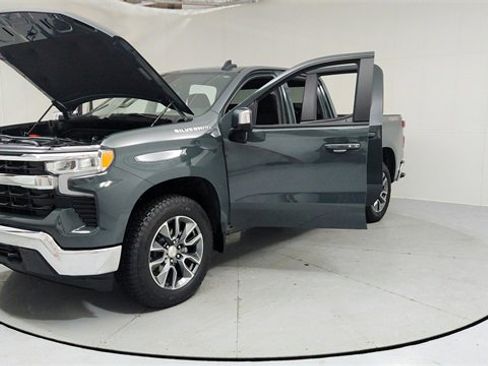 Used 2025 Chevrolet Silverado 1500 LT image 9