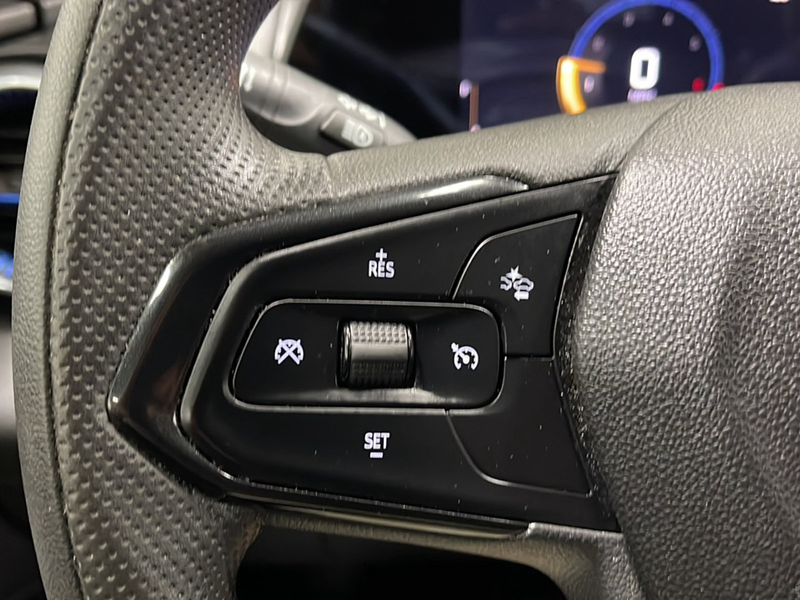 Used 2025 Chevrolet Trax LT FWD image 6