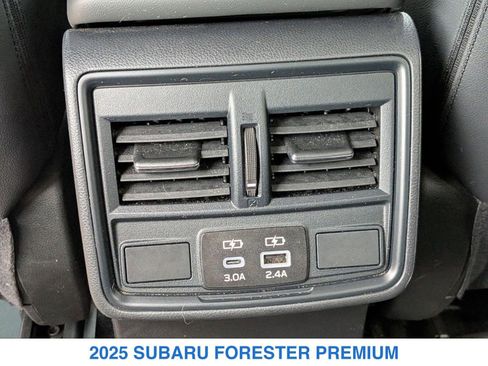 Used 2025 Subaru Forester Premium AWD/4WD image 17