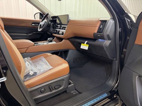 New 2026 Nissan Pathfinder Platinum image 30