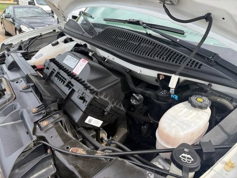 Used 2021 Chevrolet Express 3500 w/ Driver Convenience Package RWD image 25