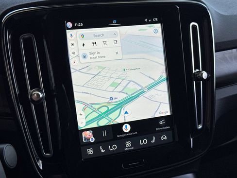 Certified 2023 Volvo C40 P8 Recharge Plus AWD/4WD image 18