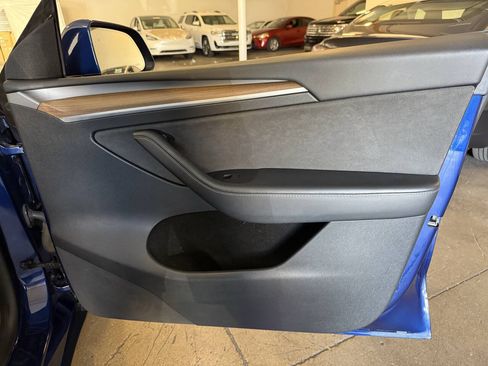 Used 2022 Tesla Model Y Performance AWD/4WD image 31
