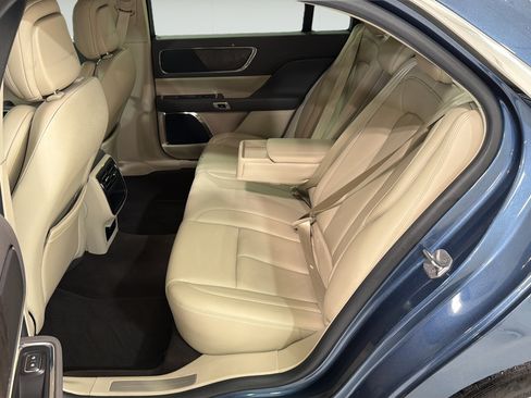 Used 2020 Lincoln Continental w/ Convenience Package FWD image 21