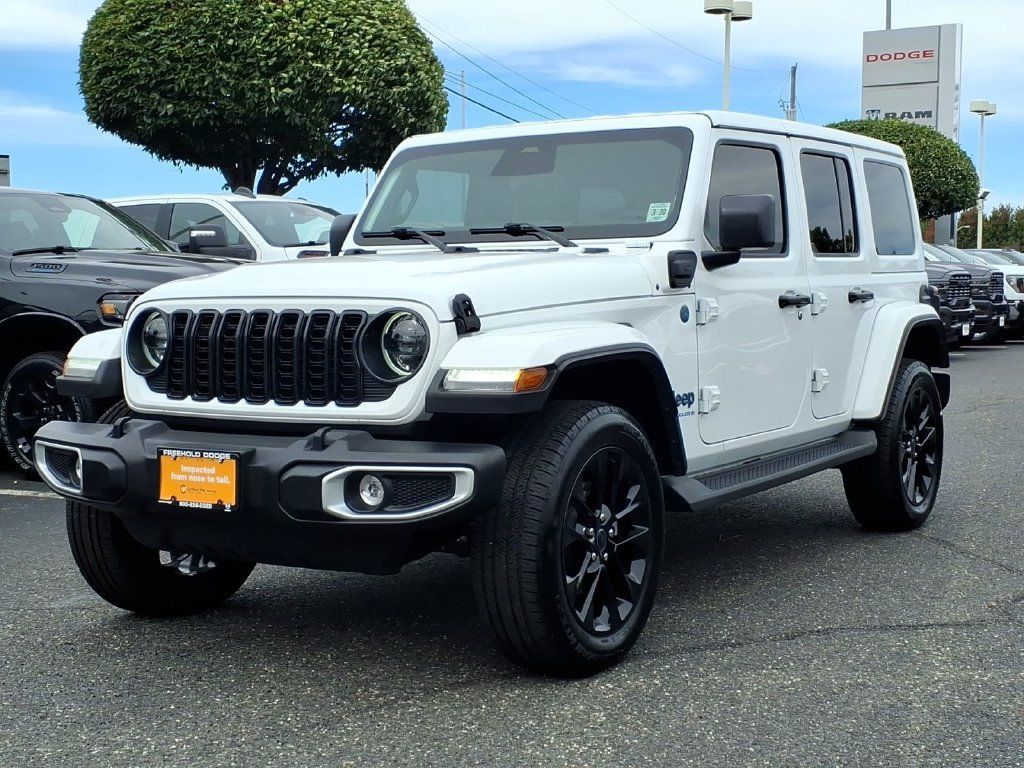 Certified 2025 Jeep Wrangler Unlimited Sahara AWD/4WD image 3