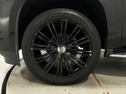 Used 2019 Cadillac Escalade ESV Luxury AWD/4WD image 46