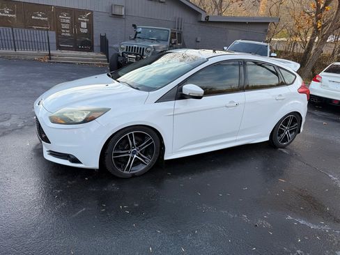 Used 2014 Ford Focus ST image 16