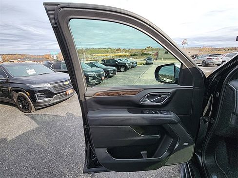 Certified 2024 Chevrolet Tahoe Premier w/ Premium Package image 12